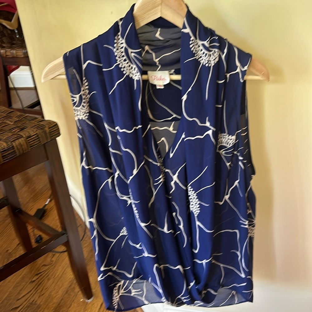Parker drapey top in size XS.